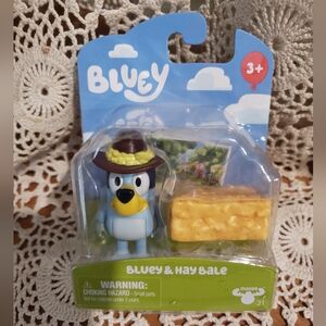 Bluey Story Bluey & Hay Bale Starter Pack Action Figure Set NWT